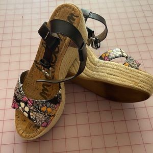 Sam Edelman Destin floral wedges
